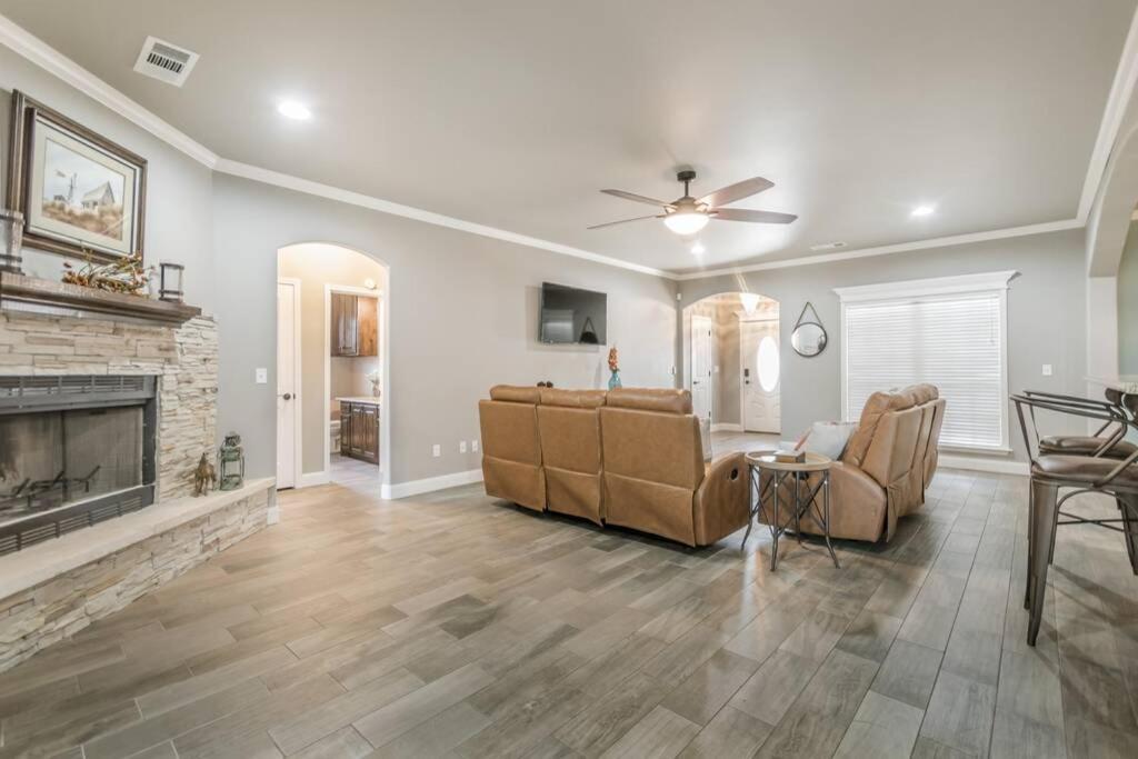 Cheerful 3 Bedroom Home, King Bed, 10 Min From Palo Duro Canyon, Fireplace, Washer Dryer Eksteriør billede
