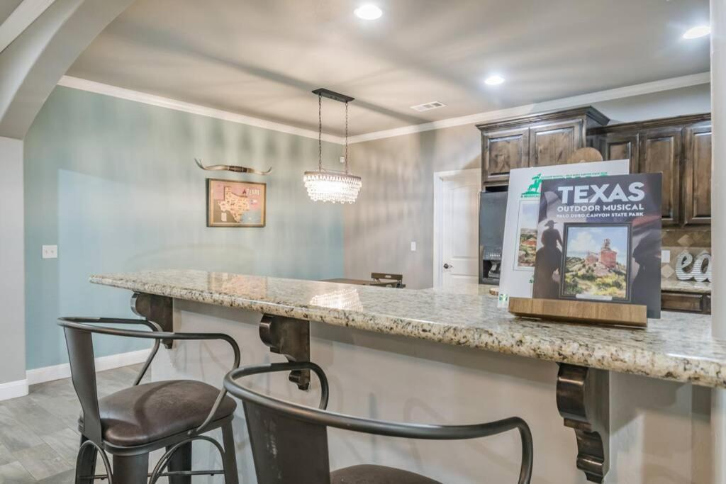 Cheerful 3 Bedroom Home, King Bed, 10 Min From Palo Duro Canyon, Fireplace, Washer Dryer Eksteriør billede
