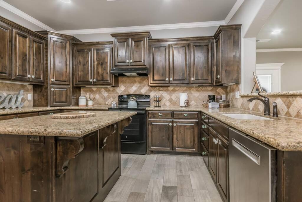Cheerful 3 Bedroom Home, King Bed, 10 Min From Palo Duro Canyon, Fireplace, Washer Dryer Eksteriør billede