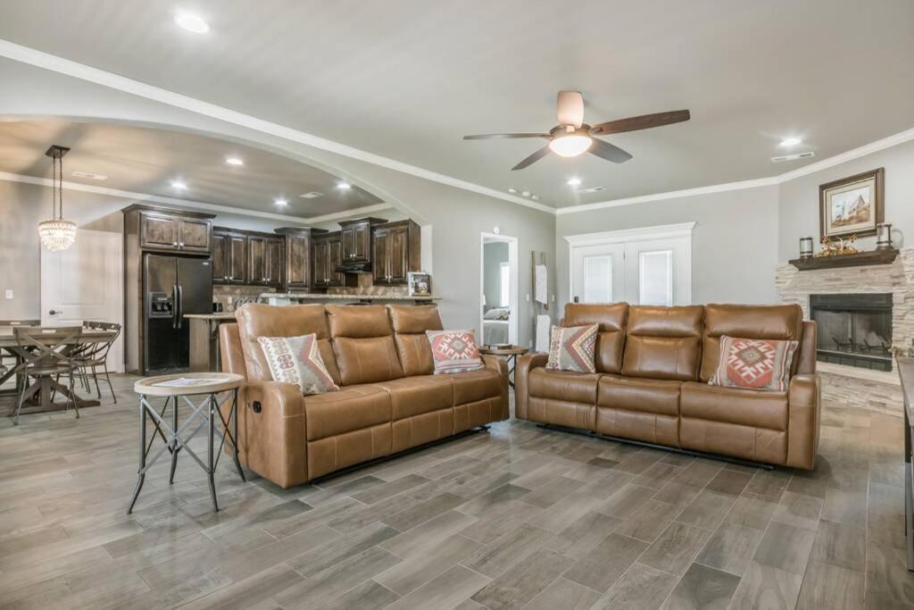 Cheerful 3 Bedroom Home, King Bed, 10 Min From Palo Duro Canyon, Fireplace, Washer Dryer Eksteriør billede