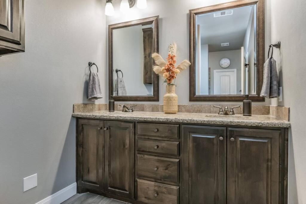 Cheerful 3 Bedroom Home, King Bed, 10 Min From Palo Duro Canyon, Fireplace, Washer Dryer Eksteriør billede