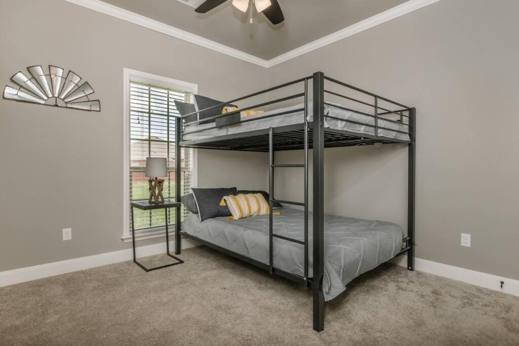 Cheerful 3 Bedroom Home, King Bed, 10 Min From Palo Duro Canyon, Fireplace, Washer Dryer Eksteriør billede